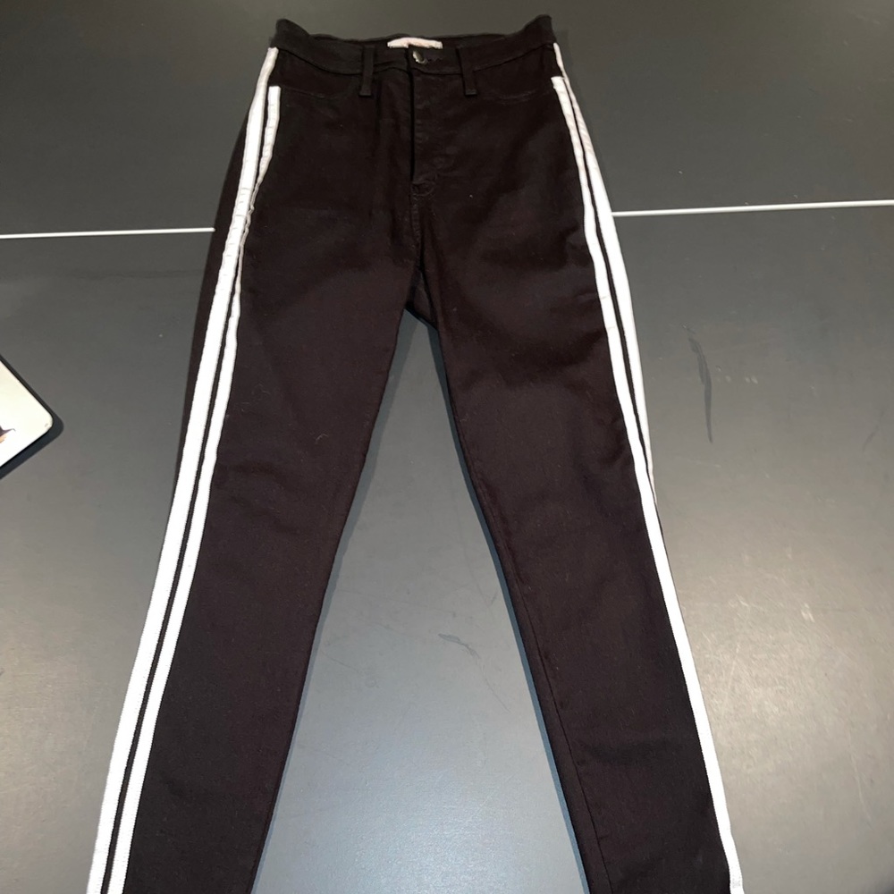 High waisted jeans with strips